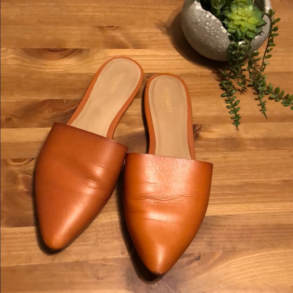Old Navy tan mules